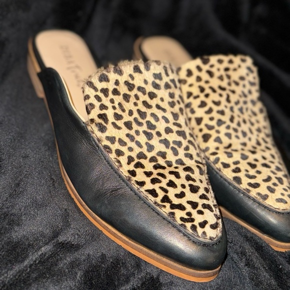 Sleek Brown and Black Mules with Pointed Toe - Picture 10 of 12